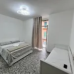 Manzoni 185 Konukevi