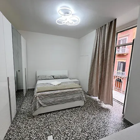 Manzoni 185 בית הארחה 3*
